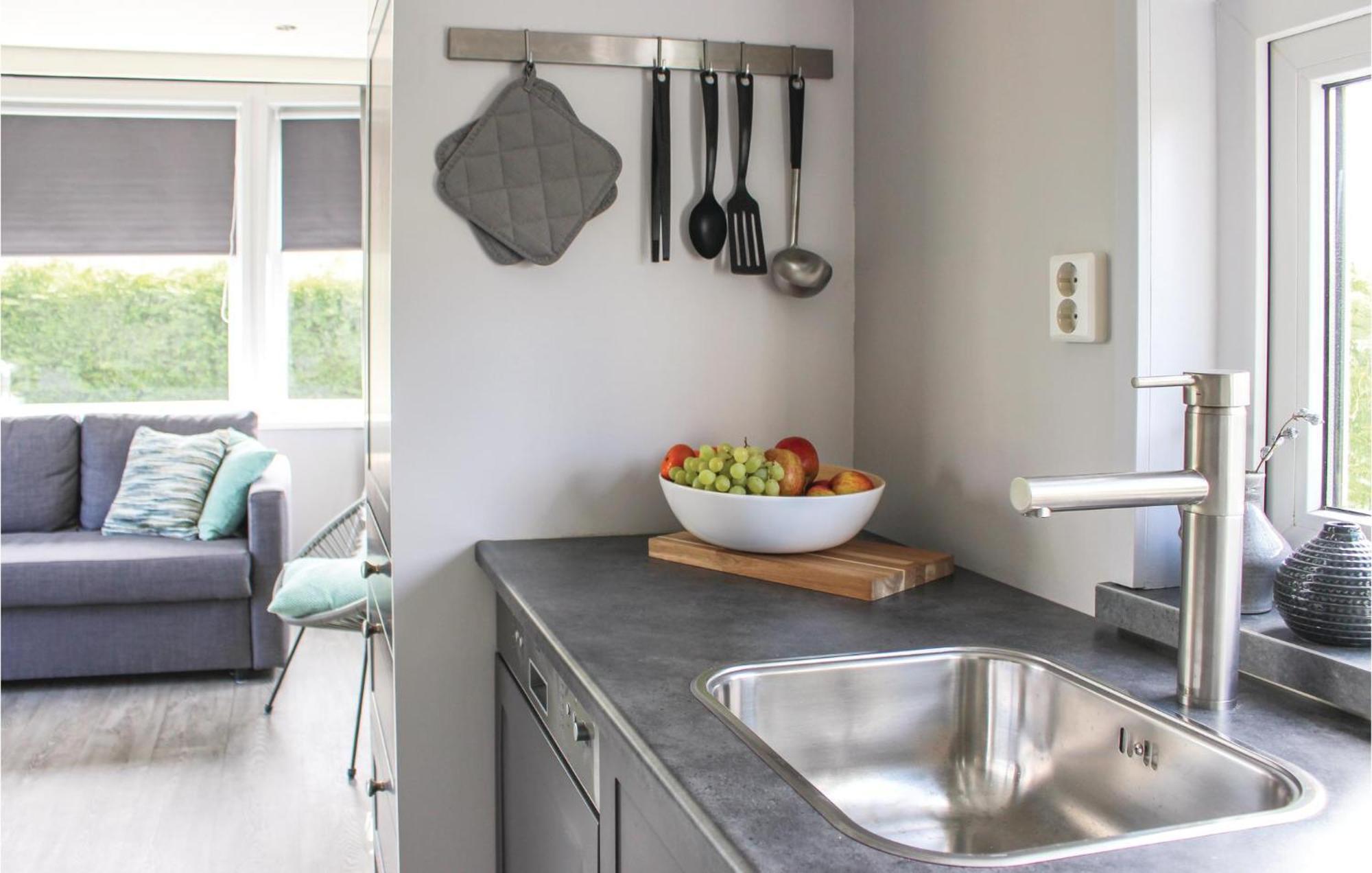 Beautiful Home In Sint-Annaland With Kitchen Εξωτερικό φωτογραφία